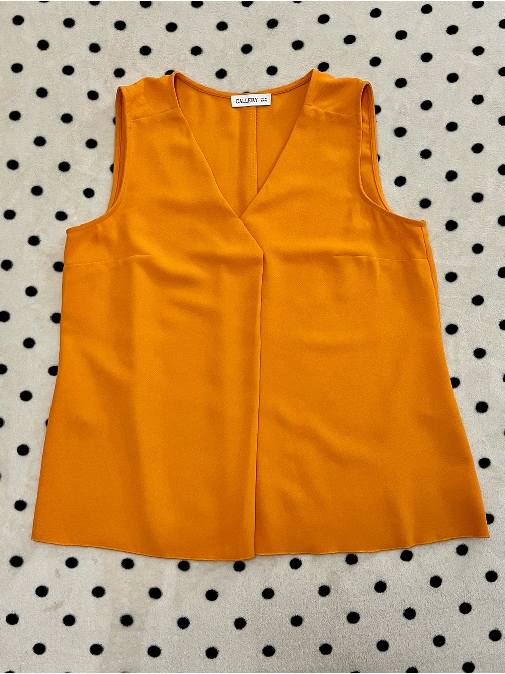Gallery Sleeveless V-Neck Blouse Size L